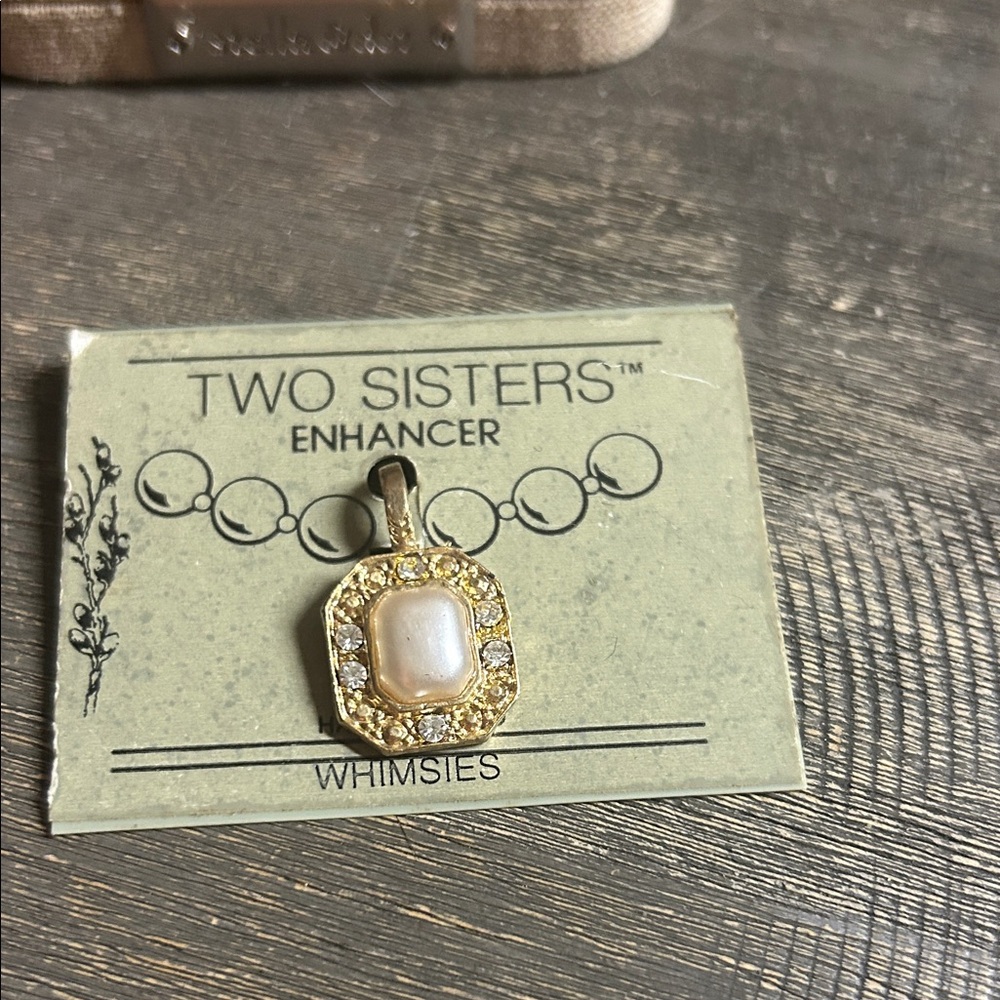 Two Sisters Gold Pearl Enhancer‎ Pendant - Cream and Gold